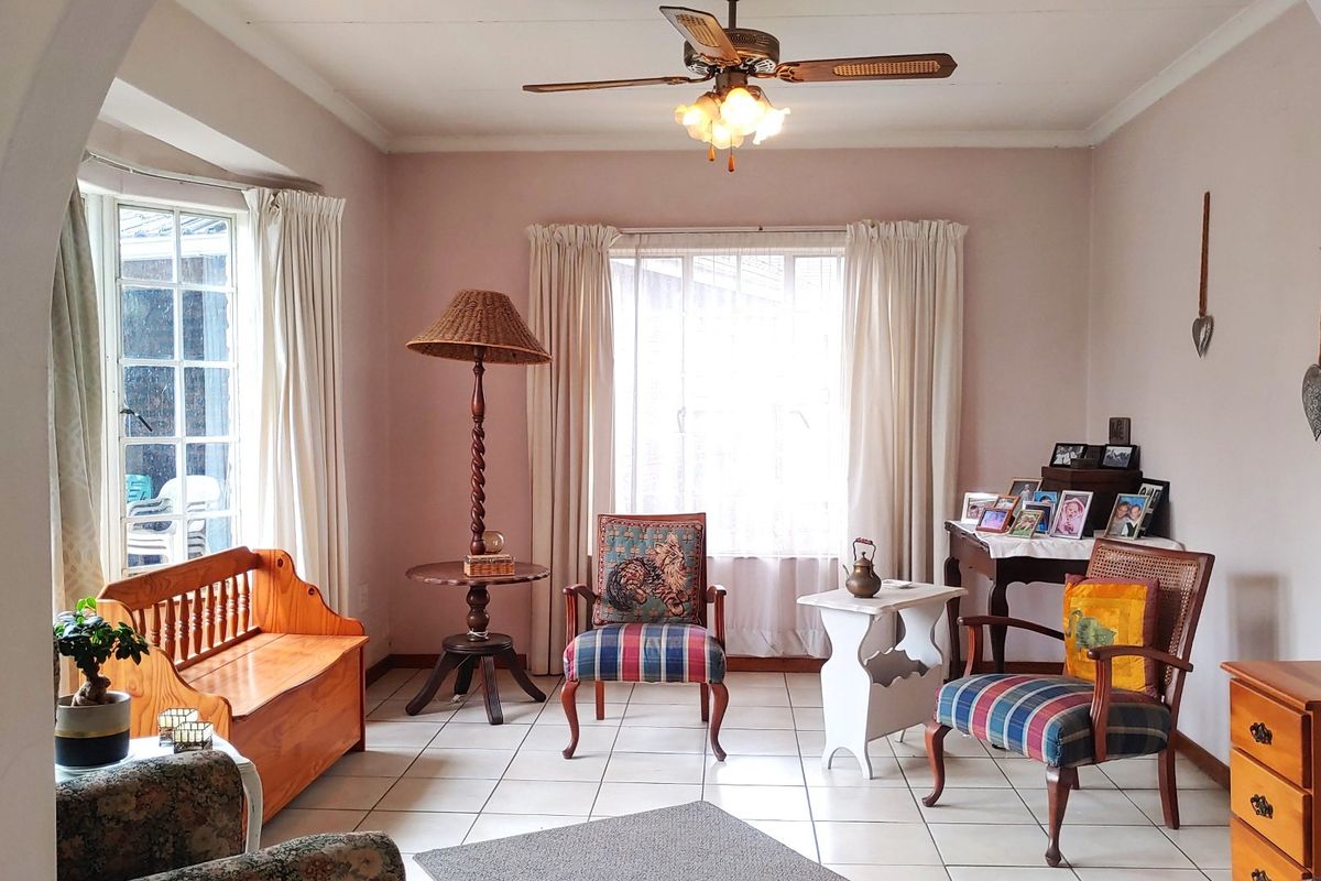 3 bedroom hidden gem in sought-after Hayfields - Photo 3