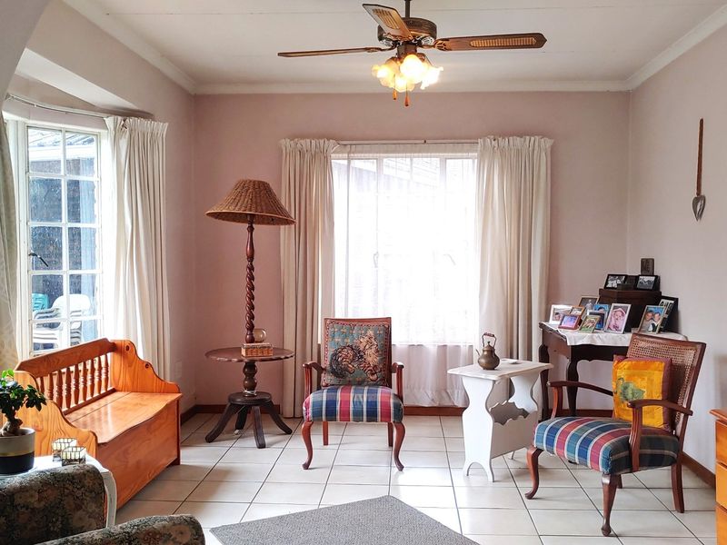 3 bedroom hidden gem in sought-after Hayfields - Photo 3