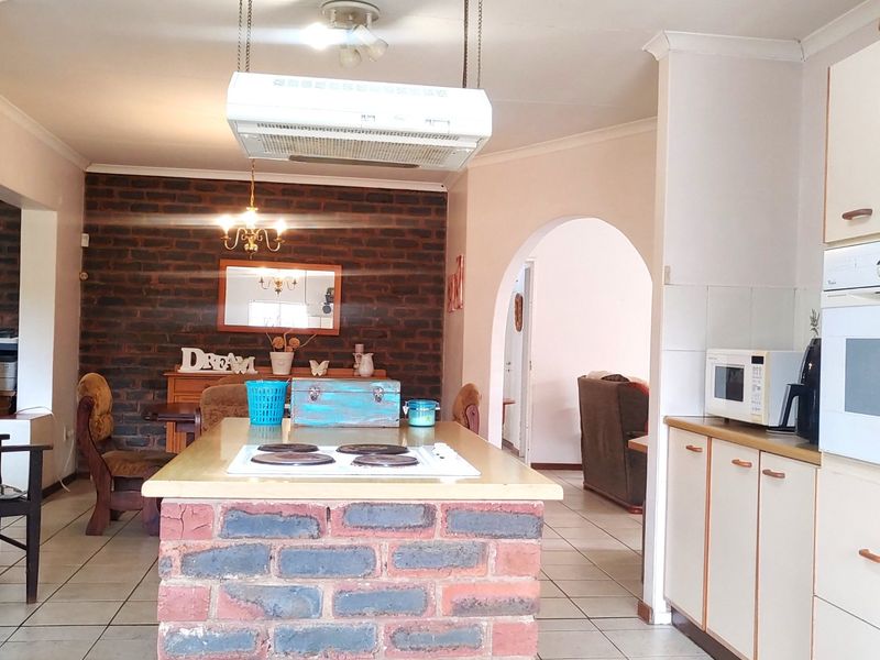 3 bedroom hidden gem in sought-after Hayfields - Photo 9