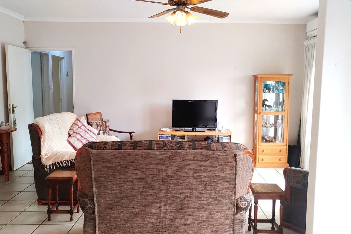 3 bedroom hidden gem in sought-after Hayfields - Photo 4