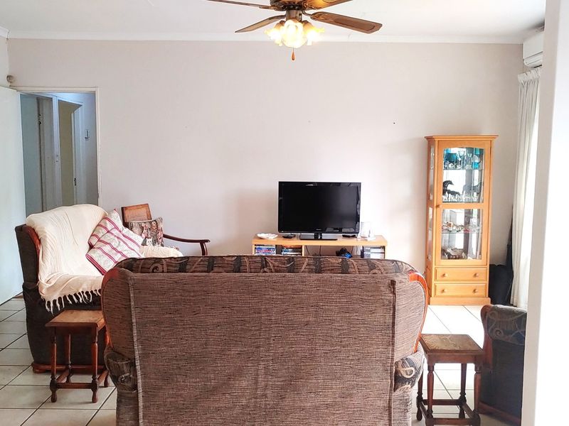 3 bedroom hidden gem in sought-after Hayfields - Photo 4