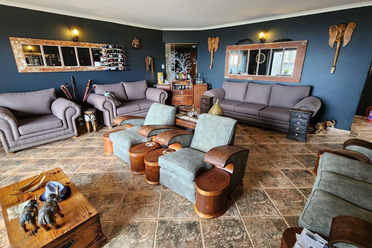 Large House... Suitable as a Guest House.... Ocean Views !!! - Photo 2