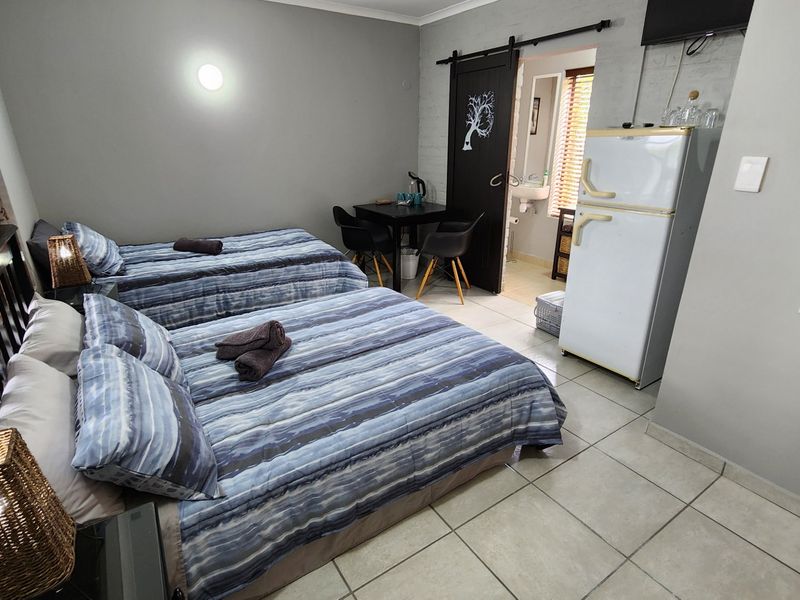 Large House... Suitable as a Guest House.... Ocean Views !!! - Photo 5