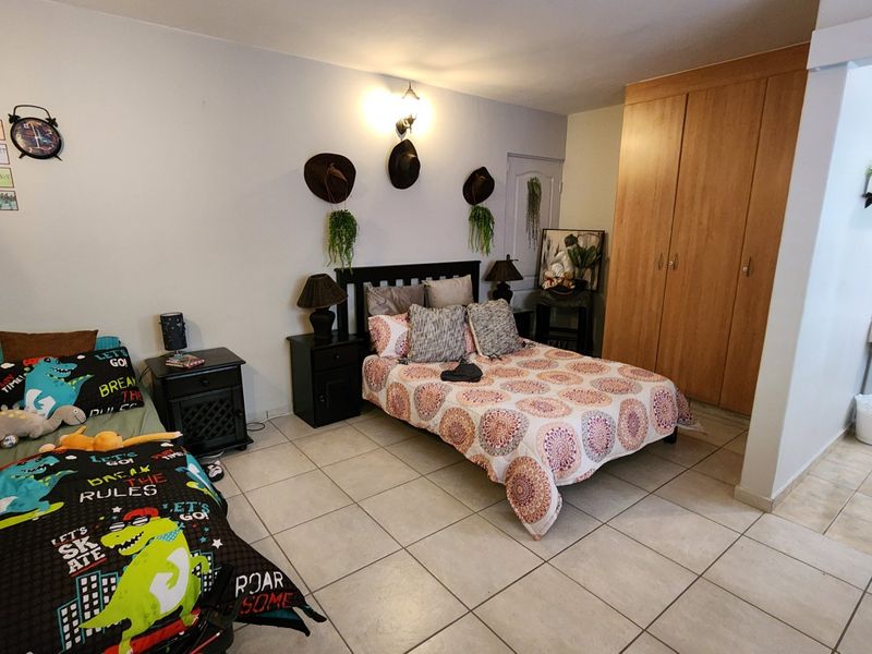 Large House... Suitable as a Guest House.... Ocean Views !!! - Photo 10