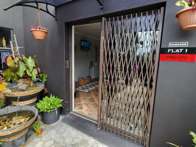 Large House... Suitable as a Guest House.... Ocean Views !!! - Photo 8