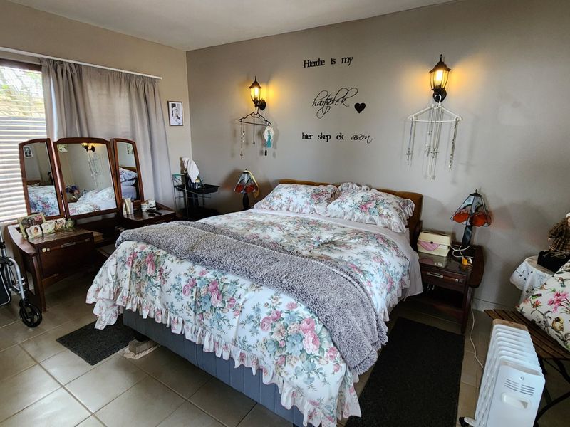 Large House... Suitable as a Guest House.... Ocean Views !!! - Photo 7