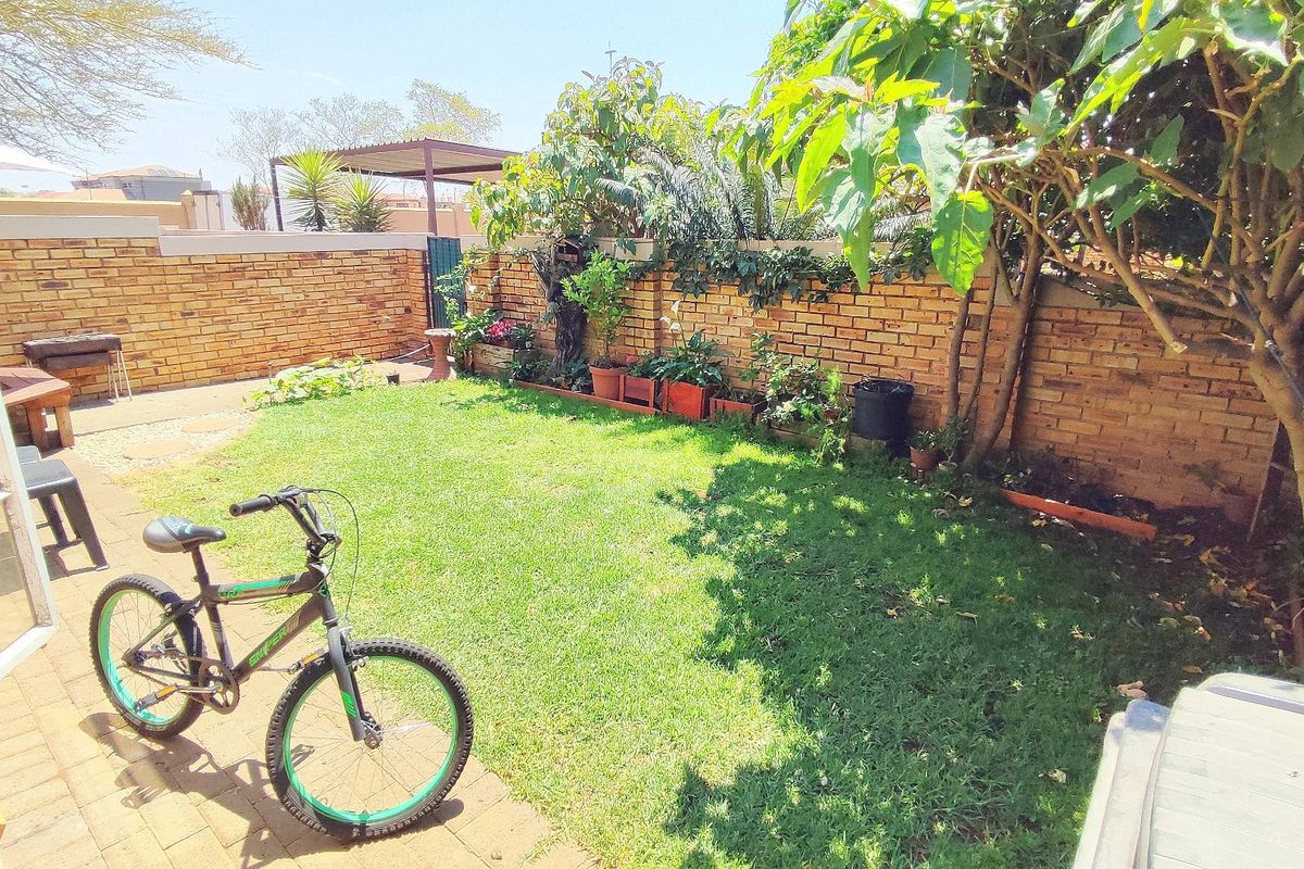 Charming 2 Bedroom Townhouse in Heuwelsig Estate – Ideal for Small Families or Young Professionals - Photo 5