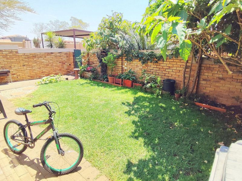 Charming 2 Bedroom Townhouse in Heuwelsig Estate – Ideal for Small Families or Young Professionals - Photo 5