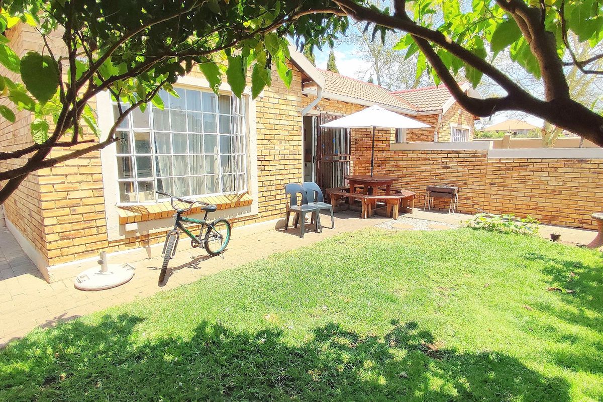 Charming 2 Bedroom Townhouse in Heuwelsig Estate – Ideal for Small Families or Young Professionals - Photo 4