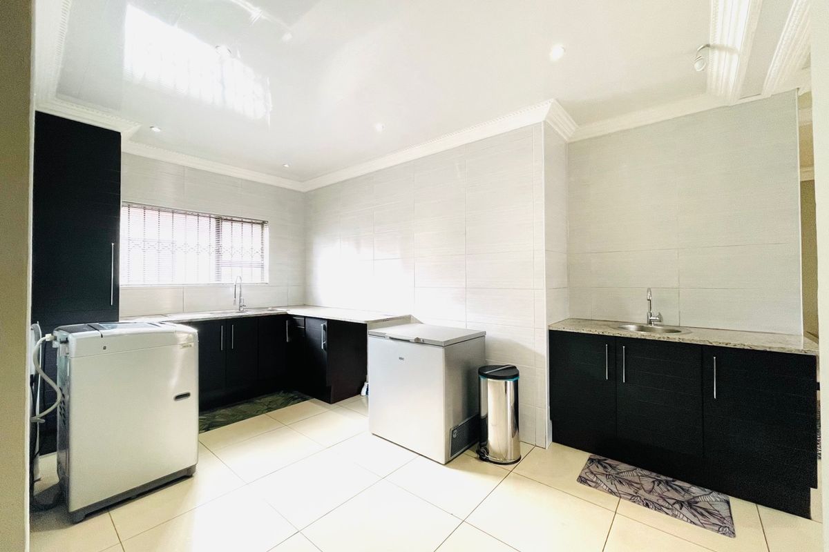 A Home Designed For Effortless Entertaining  - Photo 5