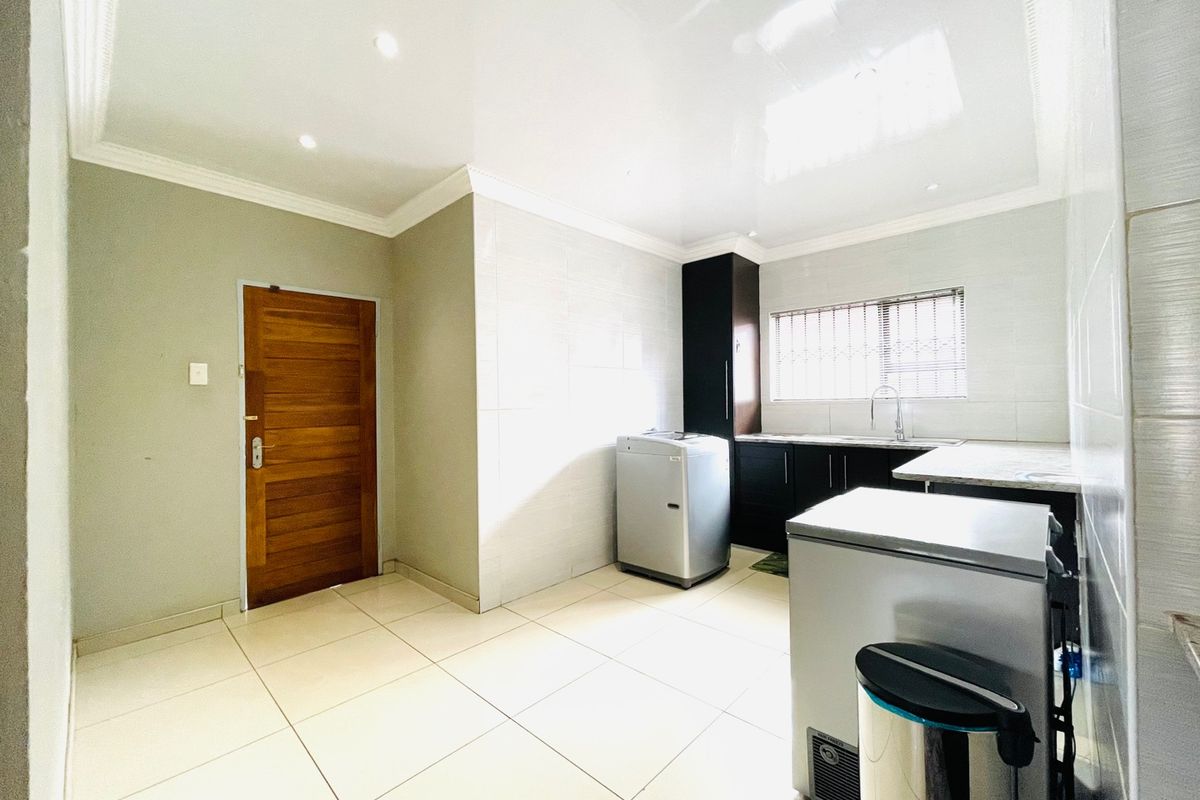 A Home Designed For Effortless Entertaining  - Photo 4