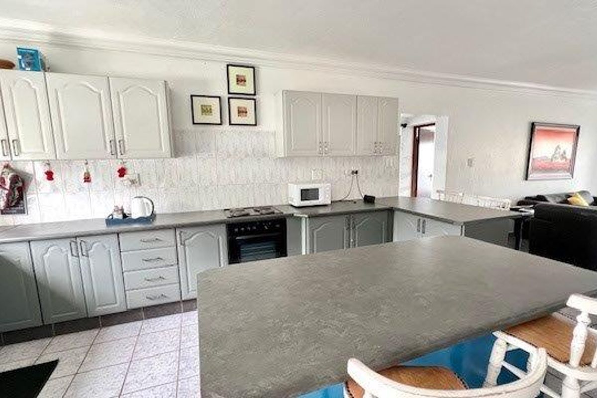 Neat As A Pin 2 Bedroom Unit - Photo 4