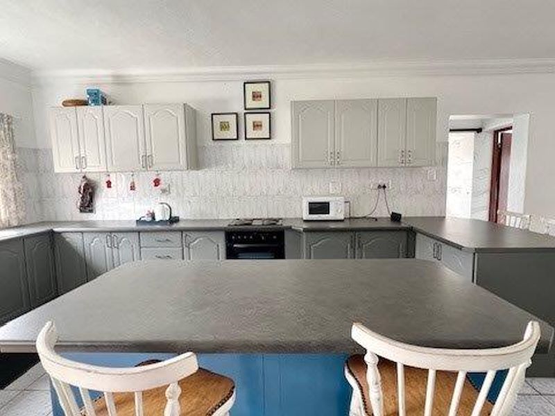 Neat As A Pin 2 Bedroom Unit - Photo 5