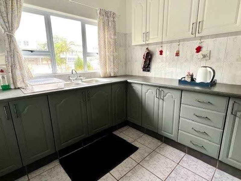 Neat As A Pin 2 Bedroom Unit - Photo 9