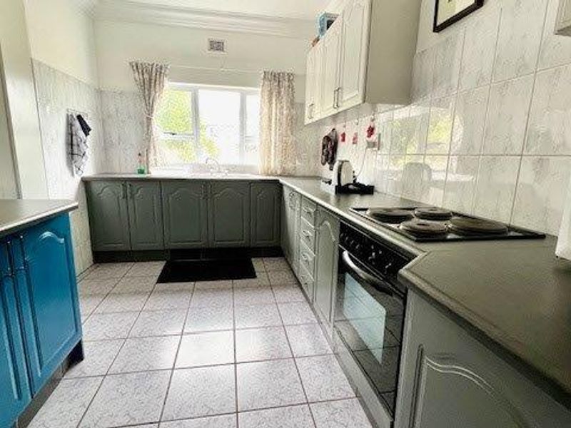 Neat As A Pin 2 Bedroom Unit - Photo 8