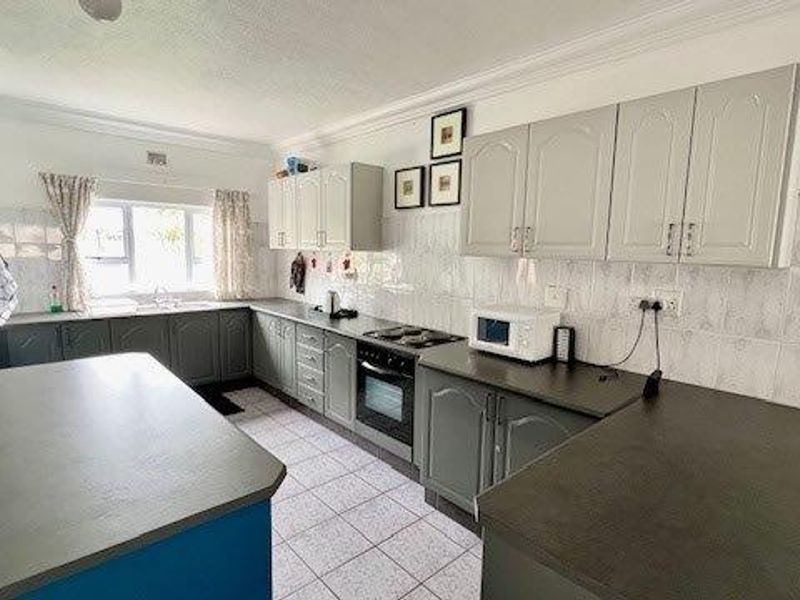 Neat As A Pin 2 Bedroom Unit - Photo 6