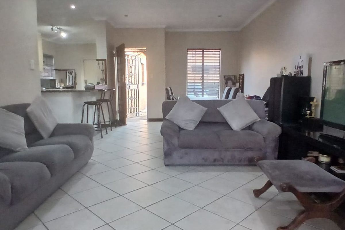 2 Bed House in Monavoni for Sale - Photo 5