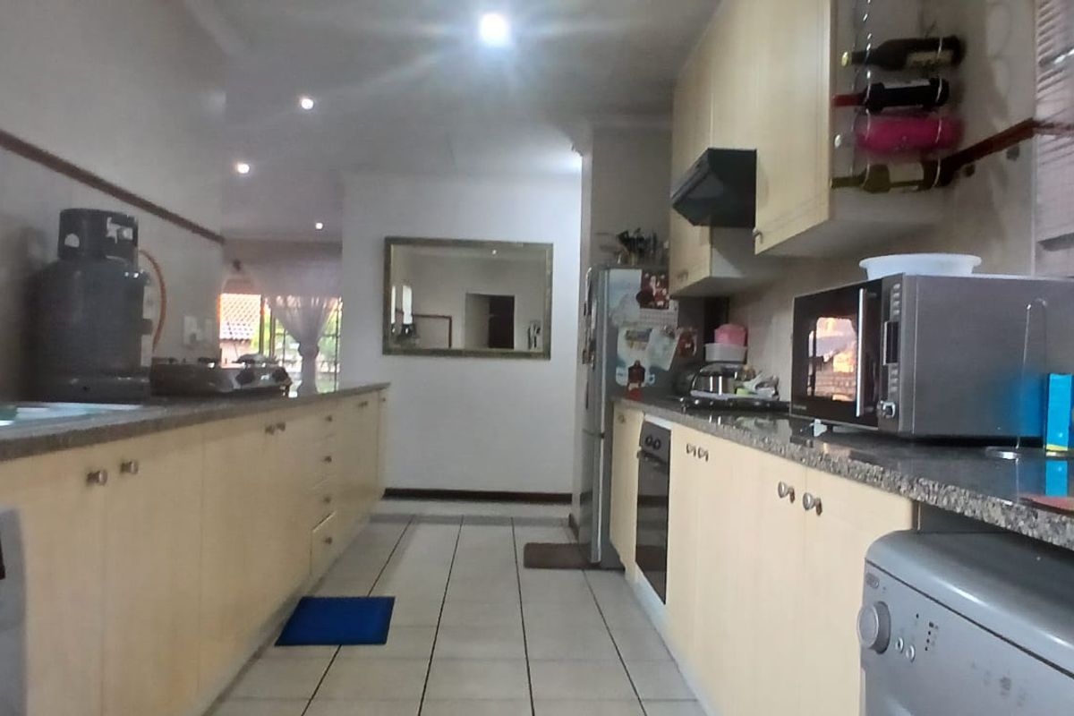 2 Bed House in Monavoni for Sale - Photo 3