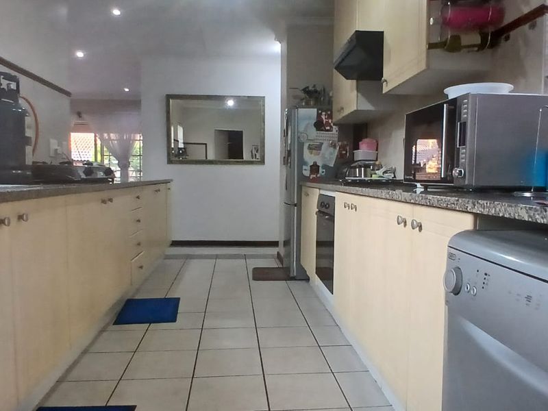 2 Bed House in Monavoni for Sale - Photo 4