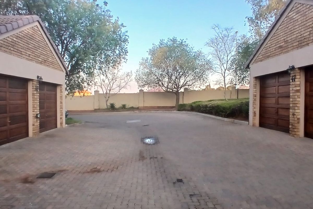 2 Bed House in Monavoni for Sale - Photo 2