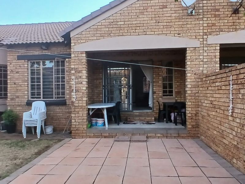 2 Bed House in Monavoni for Sale - Photo 8