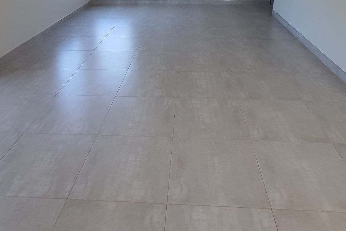 Luxurious Hartbeespoort Family Home in La Camargue - Photo 5