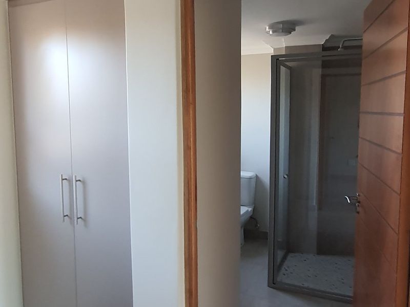 Luxurious Hartbeespoort Family Home in La Camargue - Photo 10