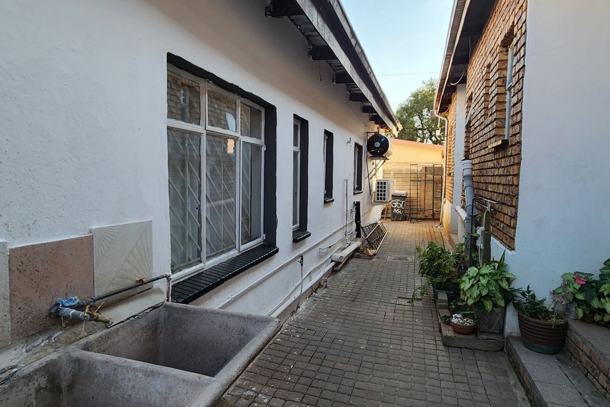 THE IDEAL INVESTMENT FOR THE RIGHT INVESTOR LAUDIUM CENTURION! - Photo 2