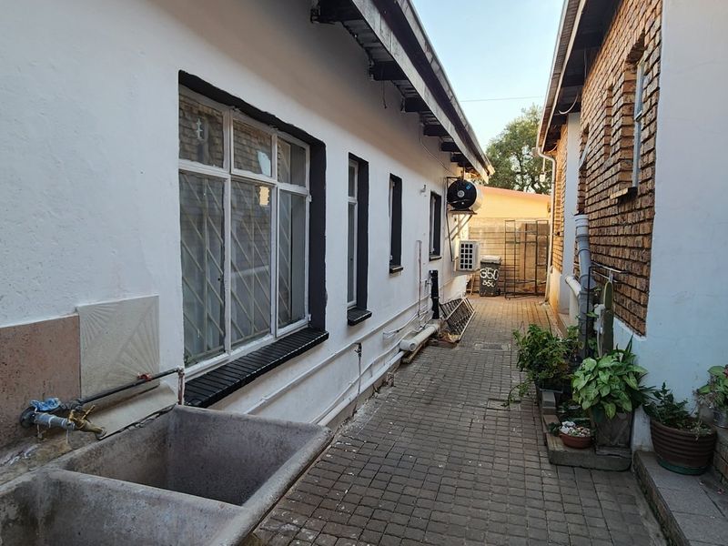 THE IDEAL INVESTMENT FOR THE RIGHT INVESTOR LAUDIUM CENTURION! - Photo 2