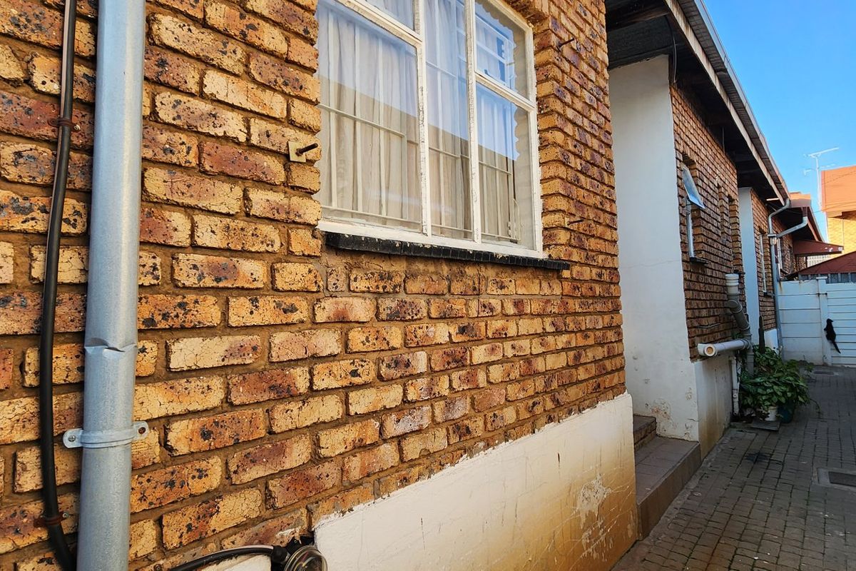 THE IDEAL INVESTMENT FOR THE RIGHT INVESTOR LAUDIUM CENTURION! - Photo 3