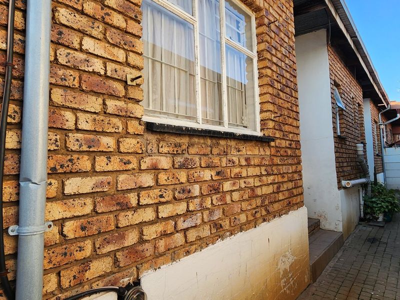 THE IDEAL INVESTMENT FOR THE RIGHT INVESTOR LAUDIUM CENTURION! - Photo 3
