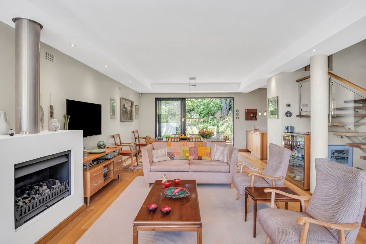 Elegant Living With Unrivalled Views  - Photo 4