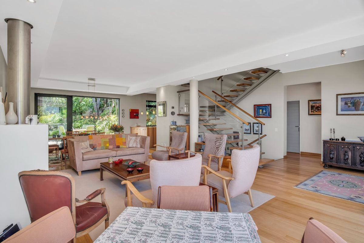 Elegant Living With Unrivalled Views  - Photo 3