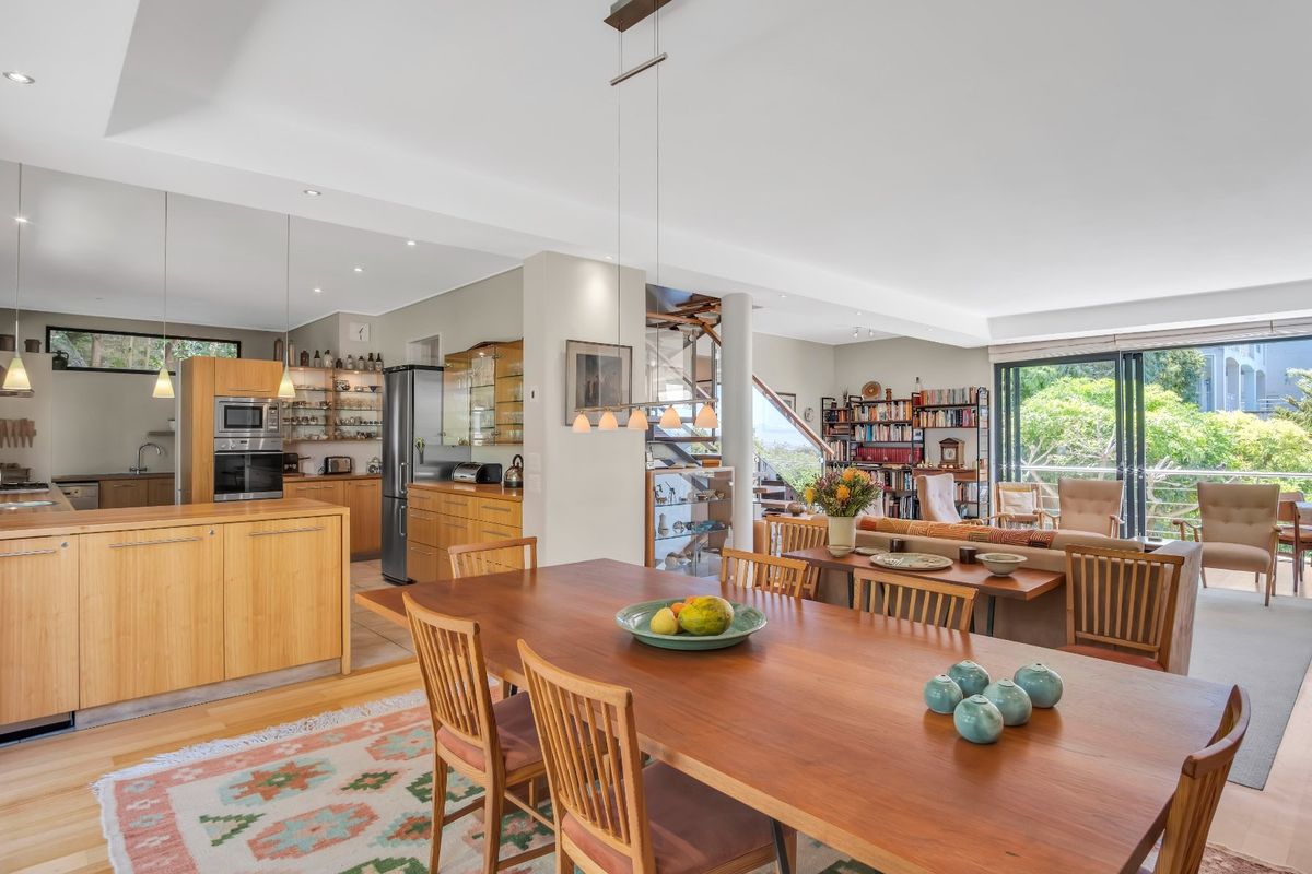 Elegant Living With Unrivalled Views  - Photo 5