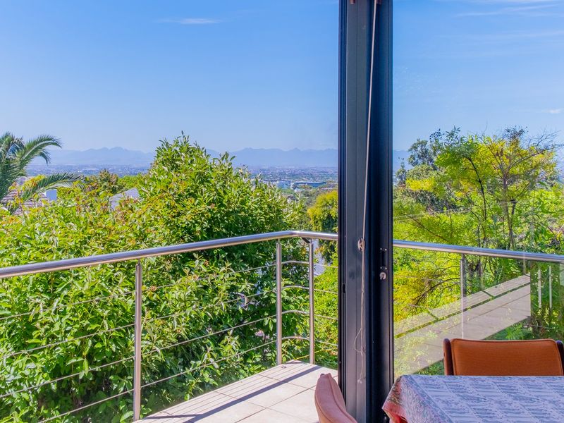 Elegant Living With Unrivalled Views  - Photo 6