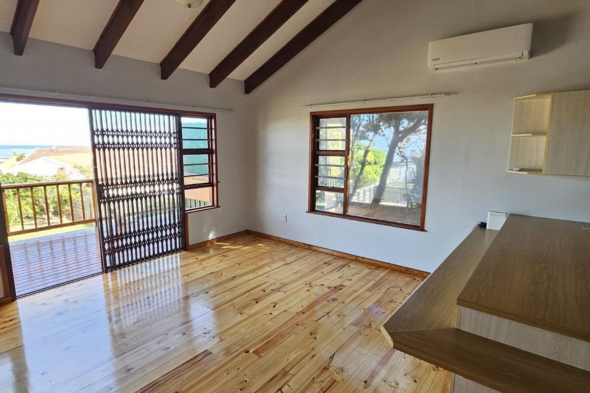 Charming Coastal Garden Cottage in Seaview - Photo 2