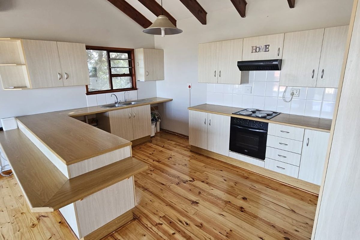 Charming Coastal Garden Cottage in Seaview - Photo 5