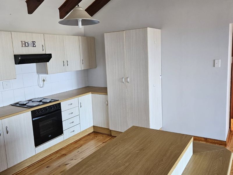 Charming Coastal Garden Cottage in Seaview - Photo 8