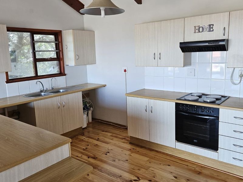 Charming Coastal Garden Cottage in Seaview - Photo 7