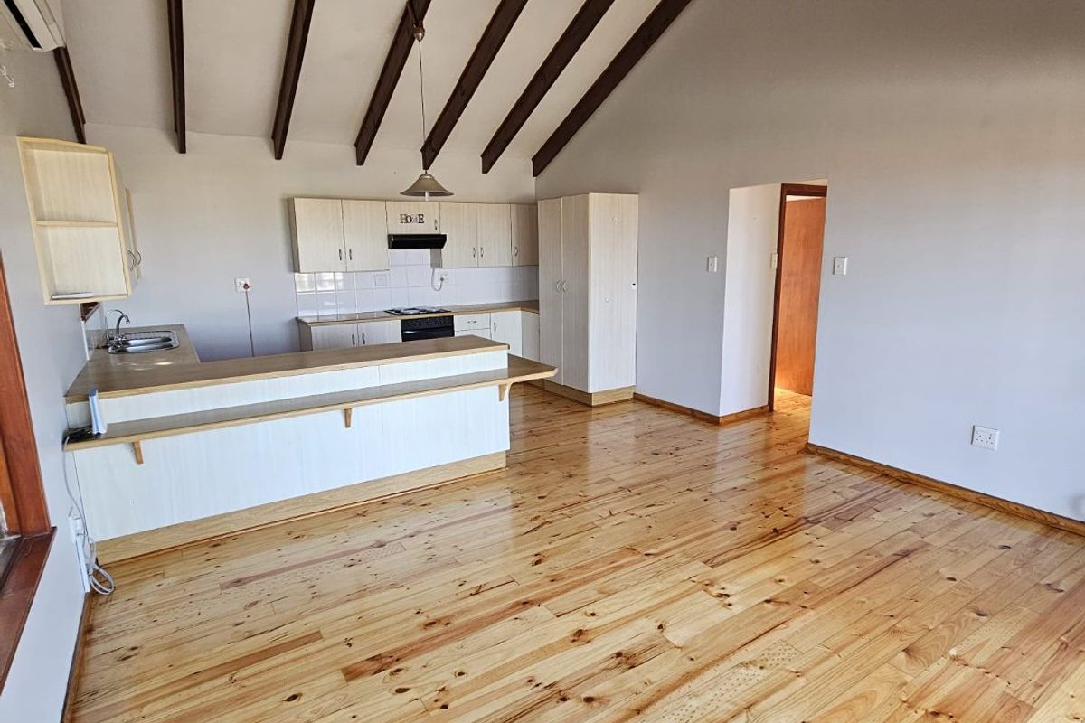 Charming Coastal Garden Cottage in Seaview - Photo 4