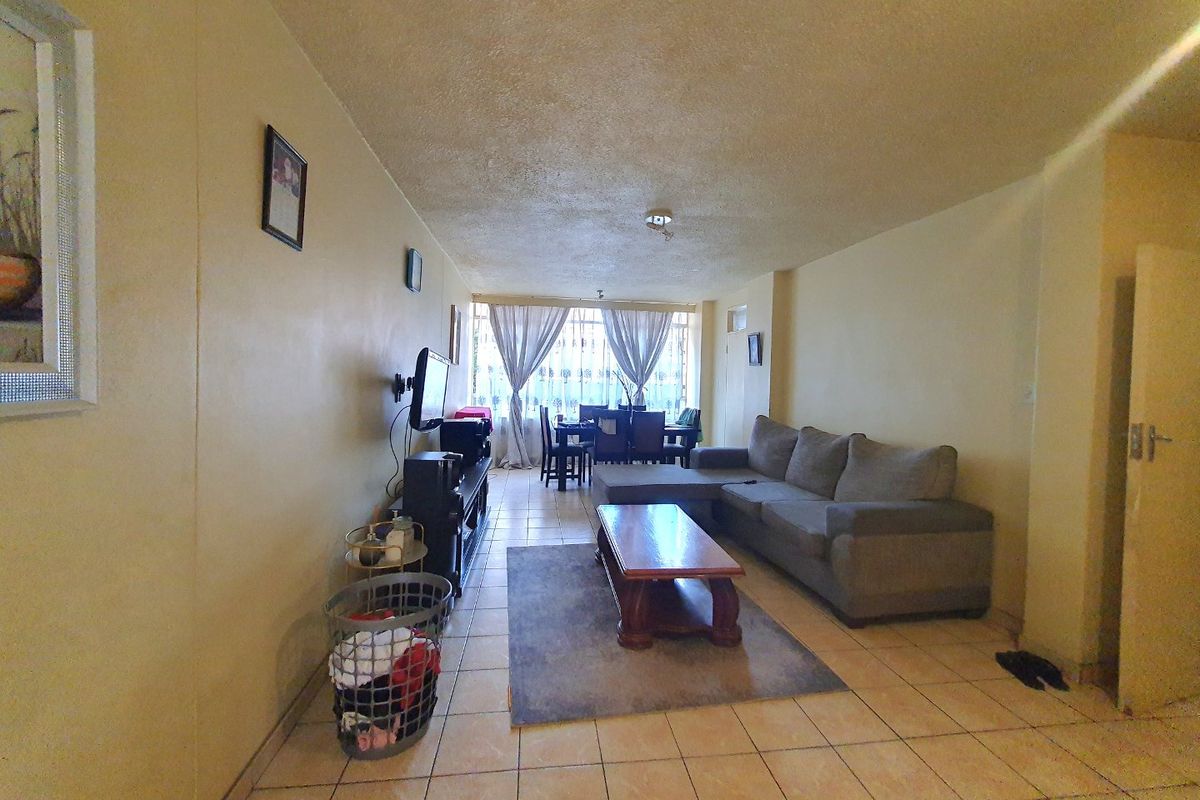 BIG FLAT FOR SALE IN MUCKLENEUK  - Photo 4