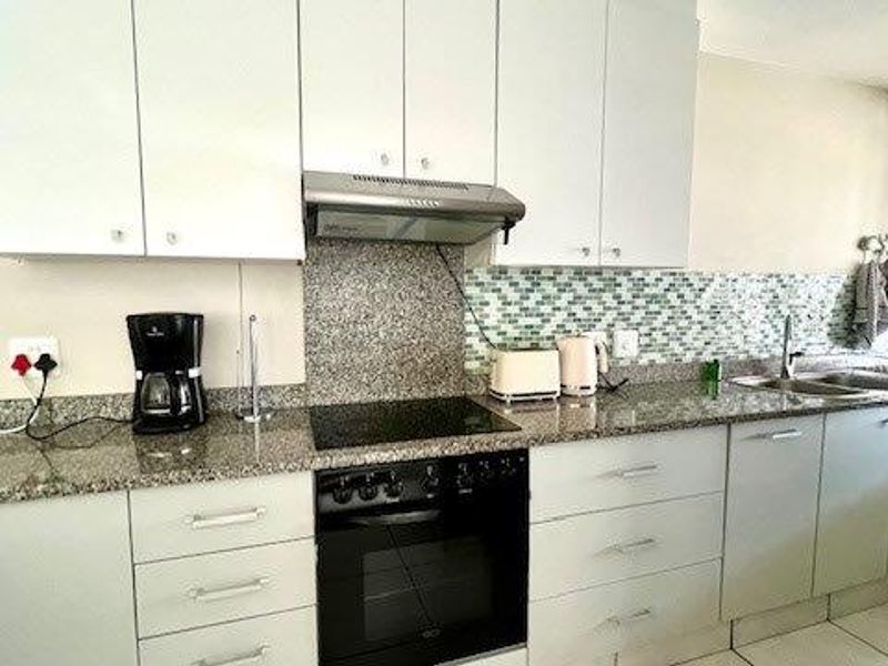 Elegant 3-Bedroom Beachfront Apartment With Stunning Ocean Views In Manaba Beach - Photo 10