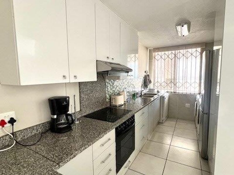 Elegant 3-Bedroom Beachfront Apartment With Stunning Ocean Views In Manaba Beach - Photo 9