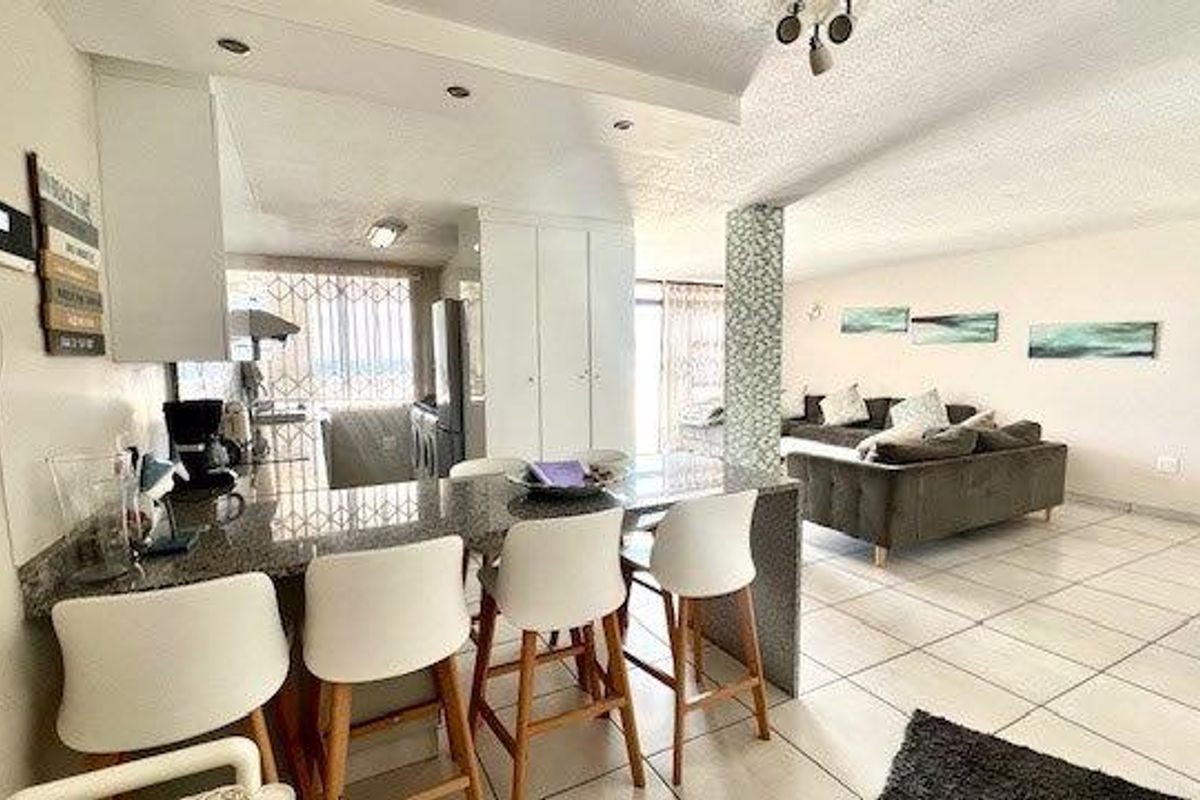 Elegant 3-Bedroom Beachfront Apartment With Stunning Ocean Views In Manaba Beach - Photo 3