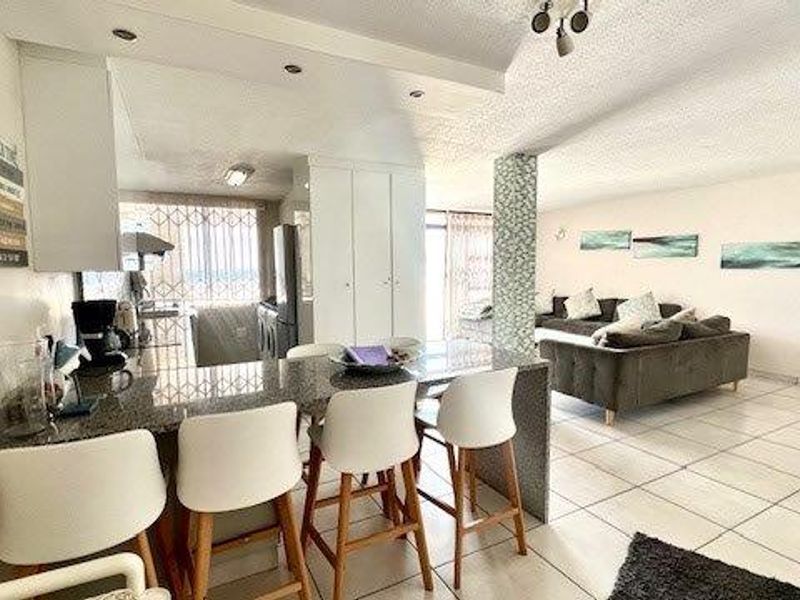 Elegant 3-Bedroom Beachfront Apartment With Stunning Ocean Views In Manaba Beach - Photo 3