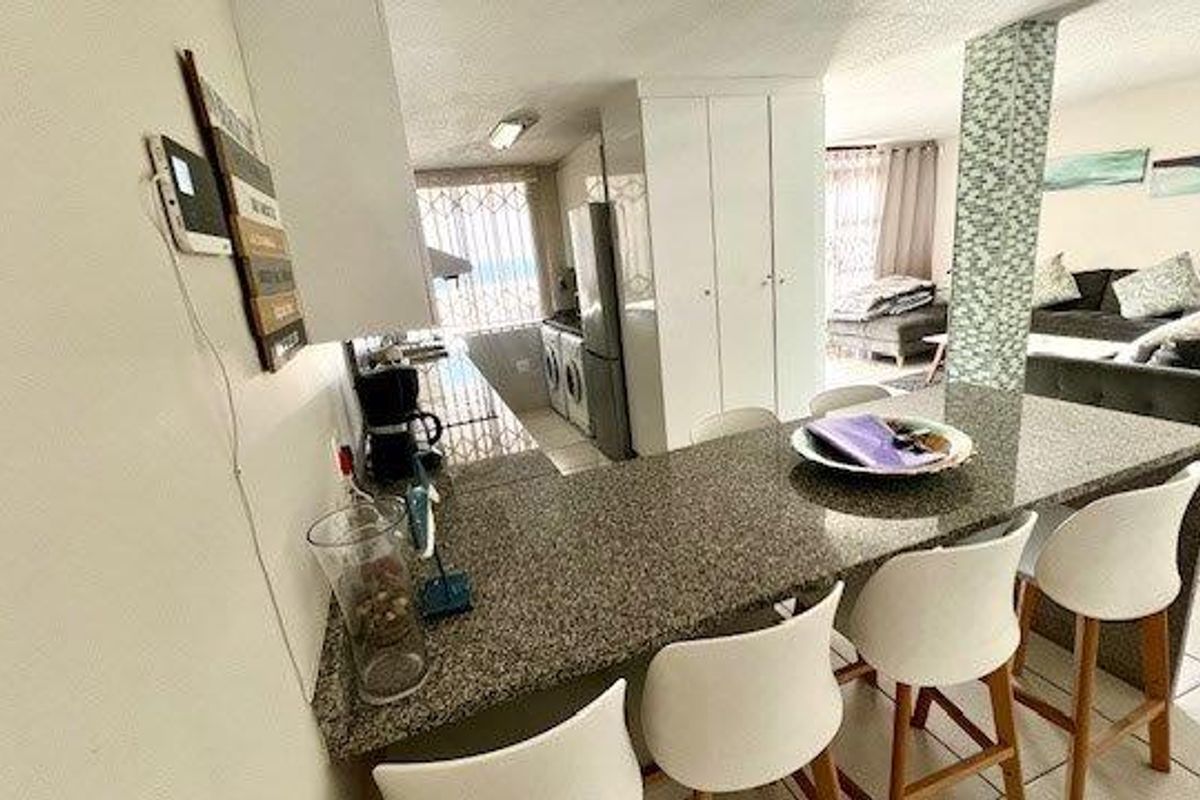 Elegant 3-Bedroom Beachfront Apartment With Stunning Ocean Views In Manaba Beach - Photo 4