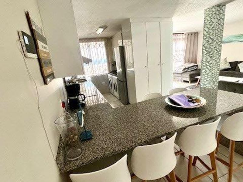 Elegant 3-Bedroom Beachfront Apartment With Stunning Ocean Views In Manaba Beach - Photo 4