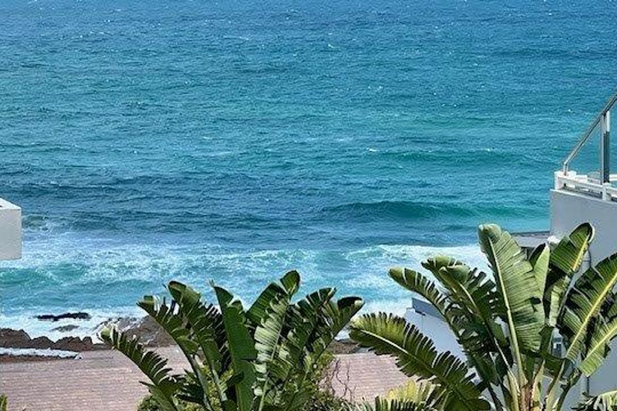 Elegant 3-Bedroom Beachfront Apartment With Stunning Ocean Views In Manaba Beach - Photo 2