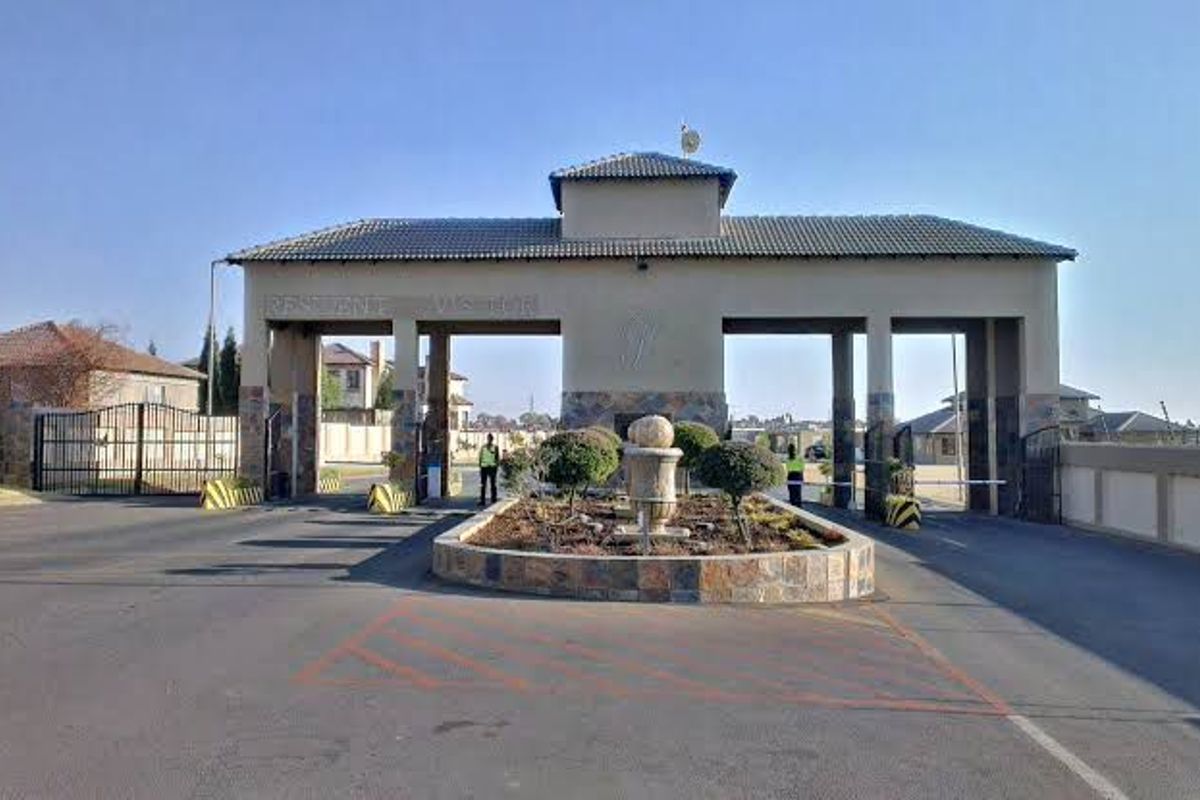 2 bedroom 1 bathroom ground first unit  - Photo 2