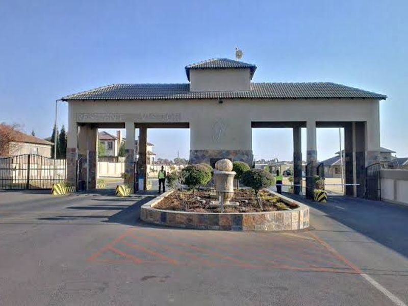 2 bedroom 1 bathroom ground first unit  - Photo 2